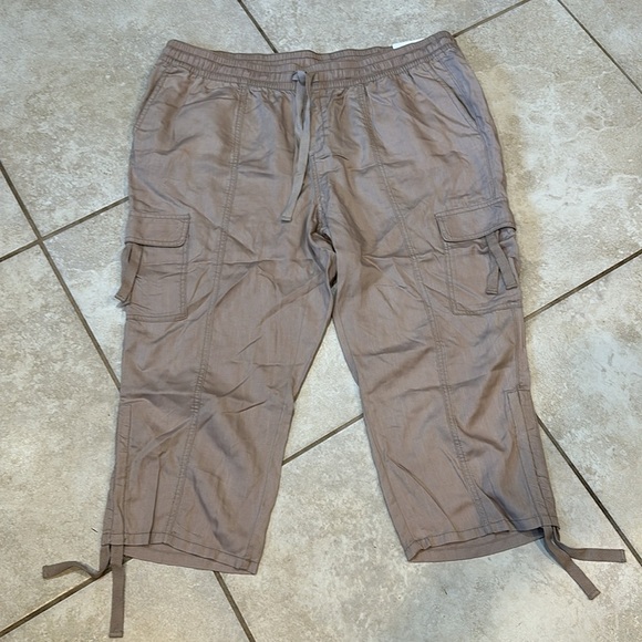 NWT! Lane Bryant Tan Lyocell Cargo Crop Pants 18/20 - Picture 3 of 10